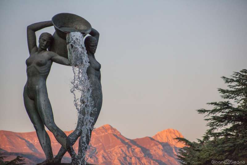 La città accoglie Liu Bolin. Approvato il progetto “Oltre il visibile”