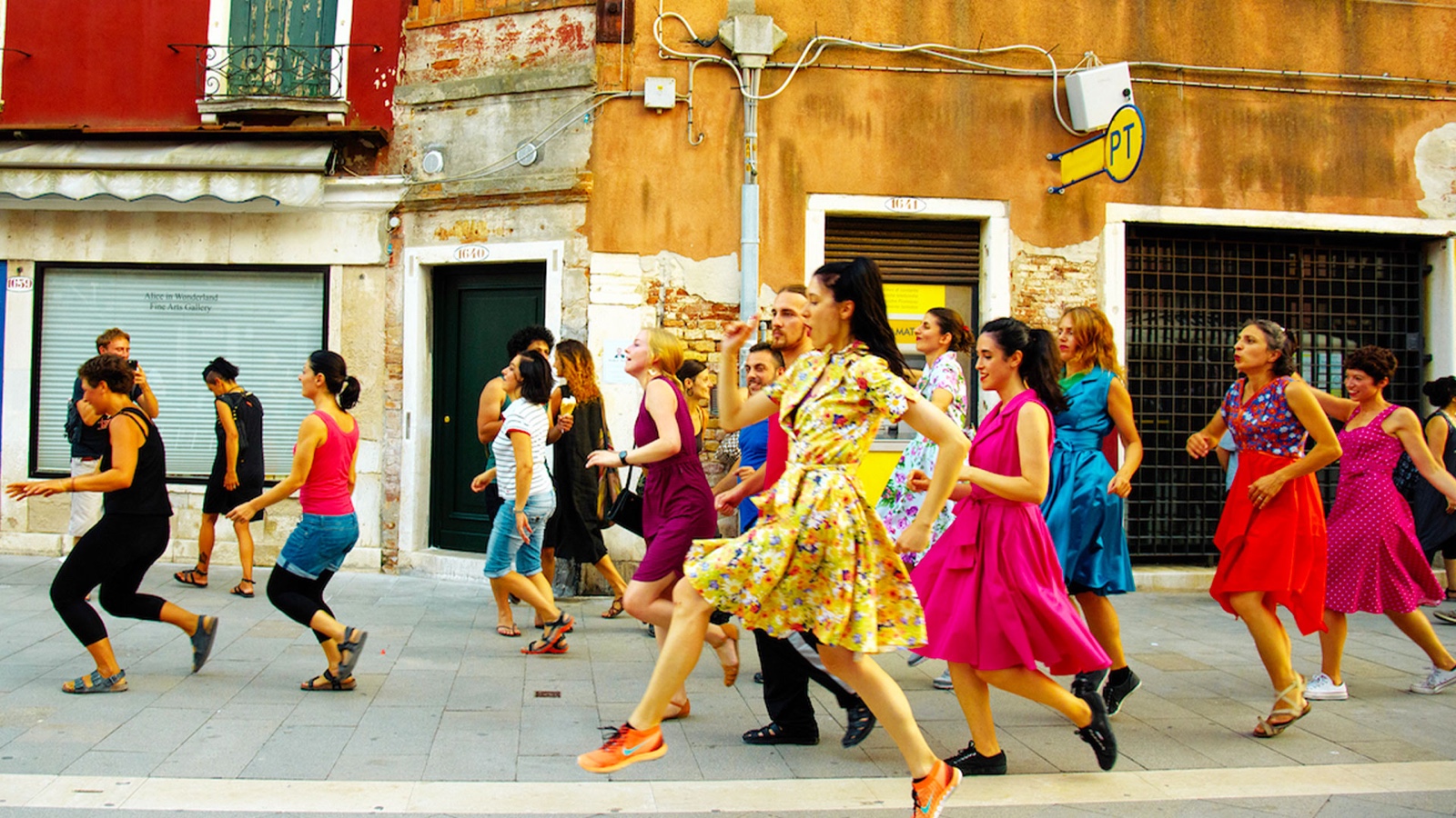 Aperta la call per The School of Narrative Dance di Marinella Senatore per L’Aquila 2026