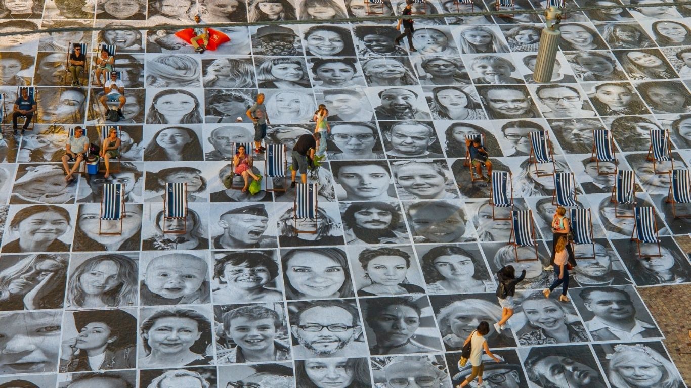 Inside Out – The People's Art Project by JR | Installazione in Piazza Duomo