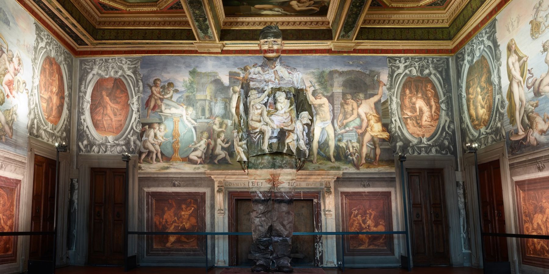 Liu Bolin – Oltre il visibile, performance alla Basilica di Santa Maria di Collemaggio, L'Aquila, 11 giugno 2026