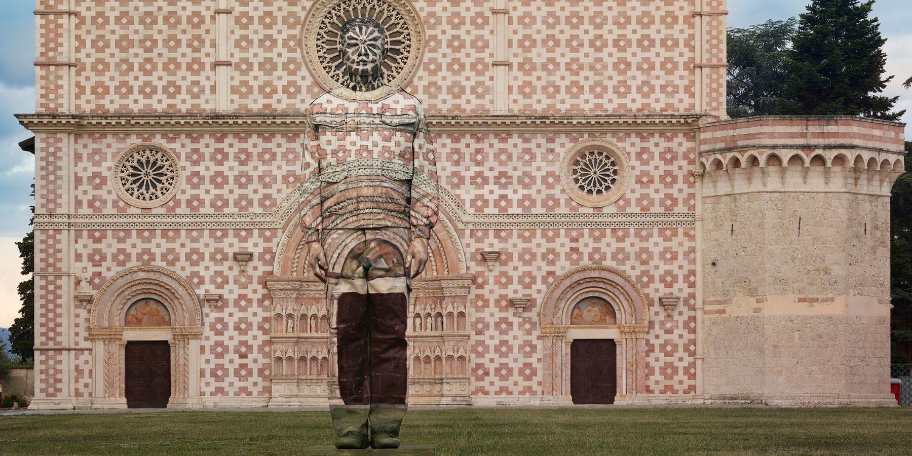 Liu Bolin – "Oltre il visibile": esposizione alla pensilina di Piazza Duomo, L'Aquila, 12 novembre–13 dicembre 2026